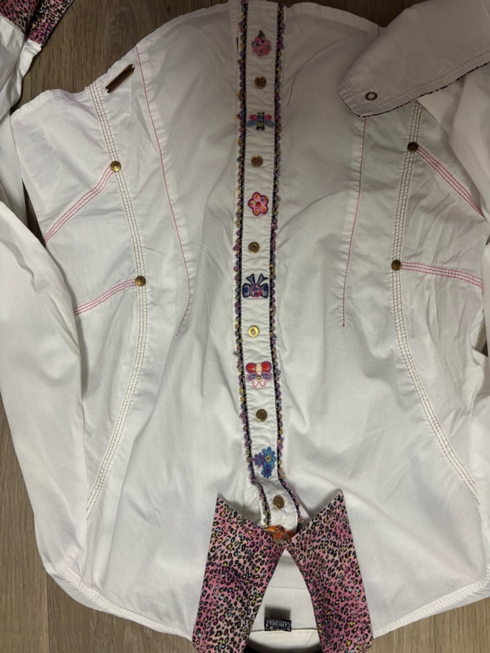 White Women's Button-Down shirt /Top with Pink Trim - Picture 6 of 7